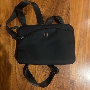 lululemon athletica cross body bag